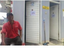 Pekerja Toilet Umum di SPBU Swasta Mengeluh Digratiskan