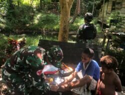 TNI Membangun dalam Rangka HUT TNI ke-78 Satgas Yonif 122/TS Berikan Bantuan Pengecatan Rumah Toko Masyarakat KP Kalilapar