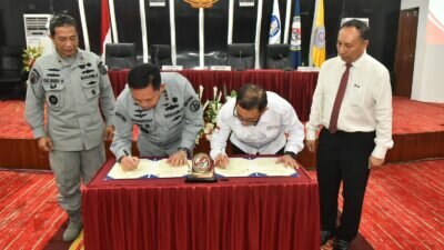 Kepala Bakamla RI Tanda Tangani Kerja Sama dengan Universitas Sam Ratulangi