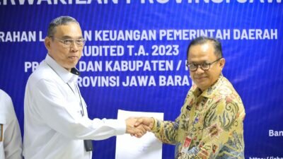 Pj. Wali Kota Bekasi Serahkan LKPD Unaudited TA 2023 kepada BPK Perwakilan Jabar