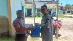 Jelang Lebaran, Stasiun Bakamla Sambas Bagikan Paket Sembako kepada Nelayan di Perairan Sambas