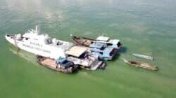 Bakamla RI Geledah Tiga Kapal Tambang Pasir Ilegal di Perairan Karimun